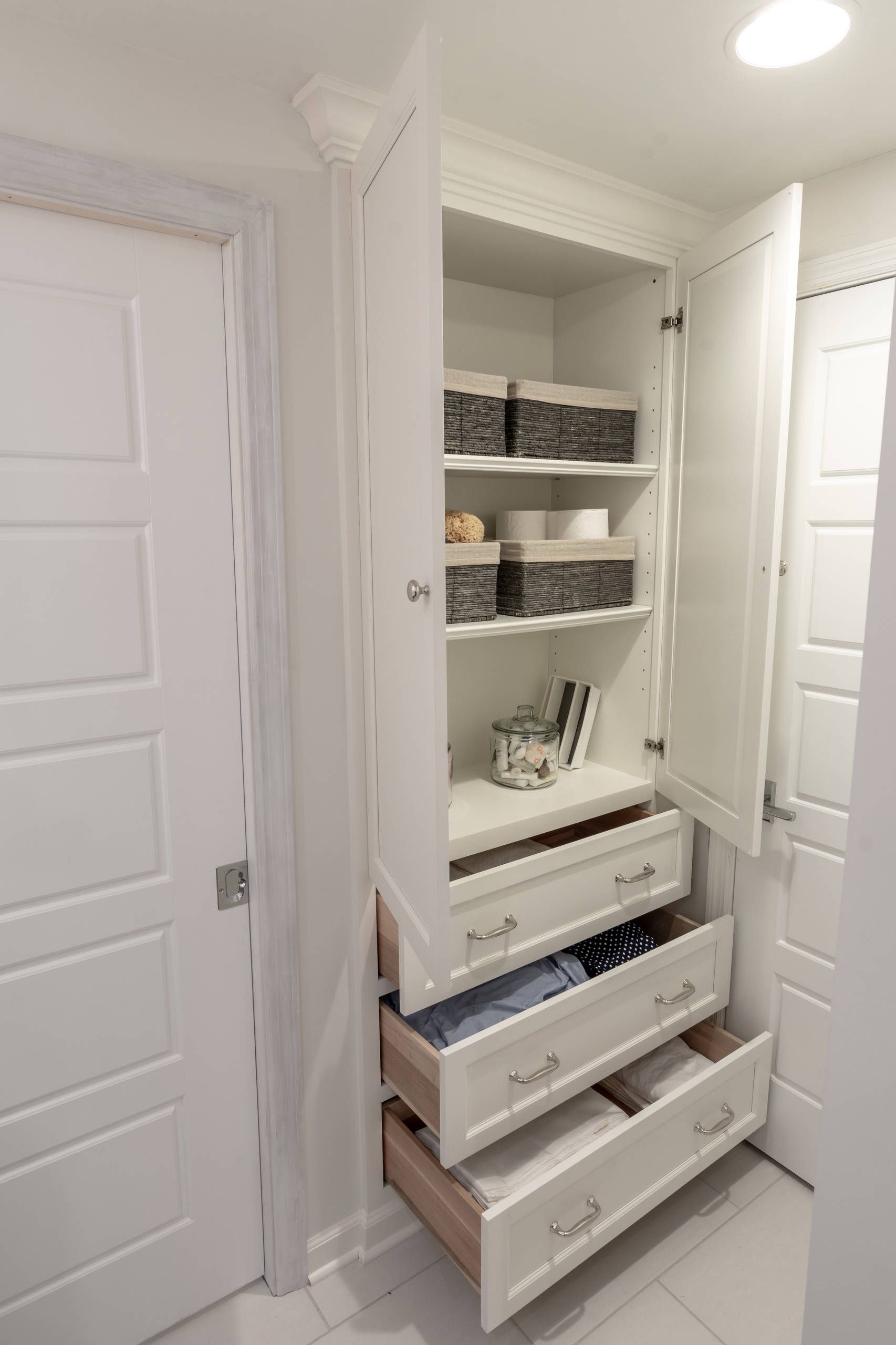 Linen Closet – Custom Cabinet Depot